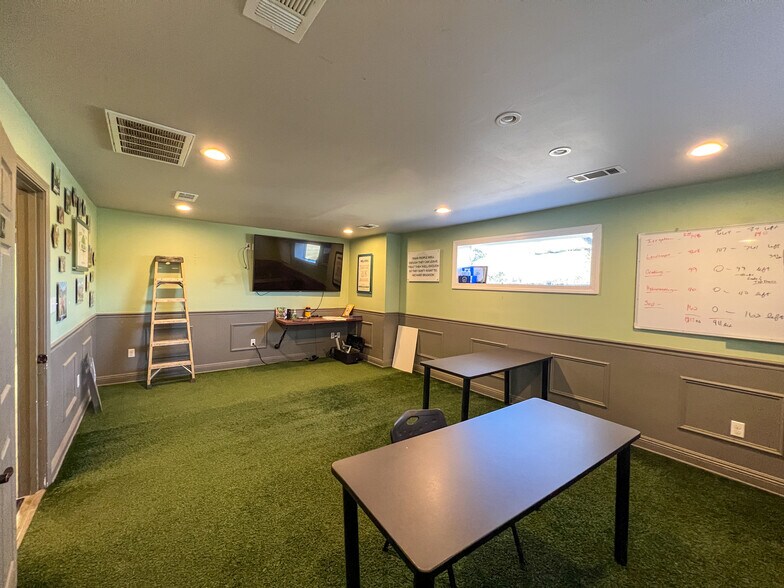 More Photos Of 39509 I-55 Service Rd, Ponchatoula Light Distribution For Lease