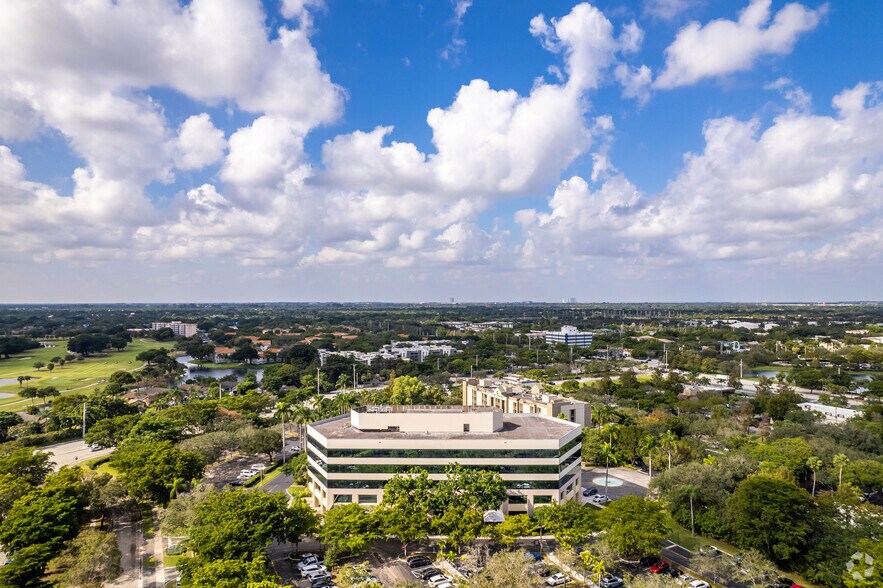 More Photos Of 150 S Pine Island Rd, Plantation Office For Lease