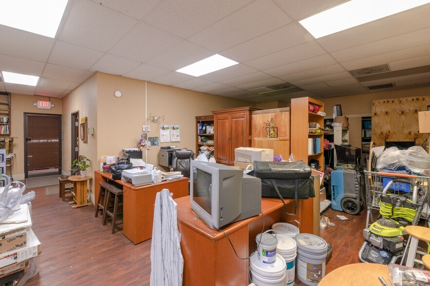 More Photos Of 2101 E Ben White Blvd, Austin Shelter For Sale