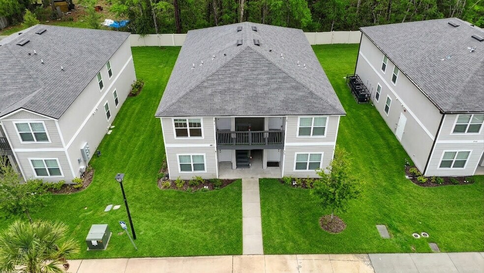 More Photos Of 7638 Mailes Ct, Jacksonville Multifamily For Sale