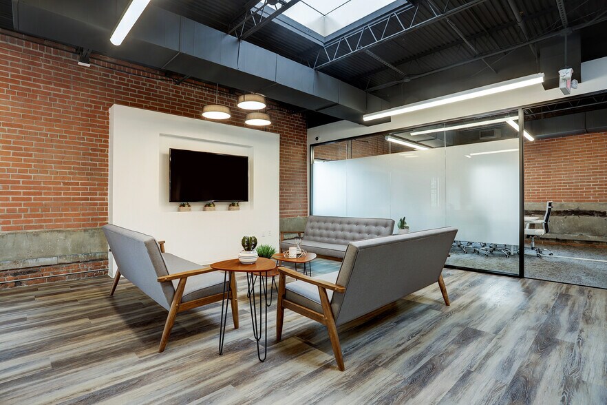 More Photos Of 1925 Washington Ave, Houston Coworking Space