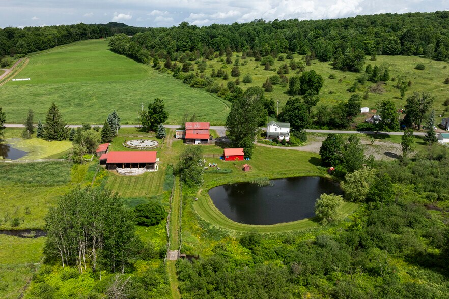 More Photos Of 538 N Harpersfield Rd, Jefferson Specialty For Sale