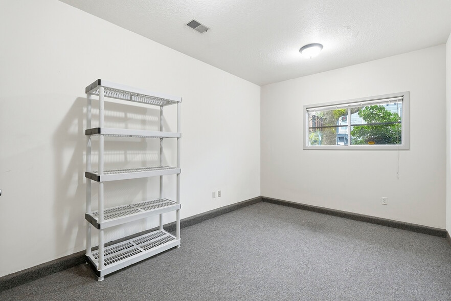 More Photos Of 3004 SE 50th Ave, Portland Office For Sale