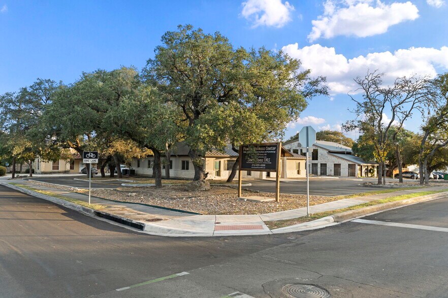 More Photos Of 9518 Tioga Dr, San Antonio Office For Sale