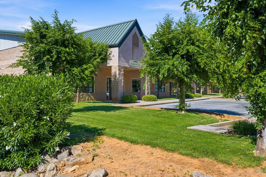 More Photos Of 17278-17310 Cattle Dr, Penn Valley Warehouse For Lease