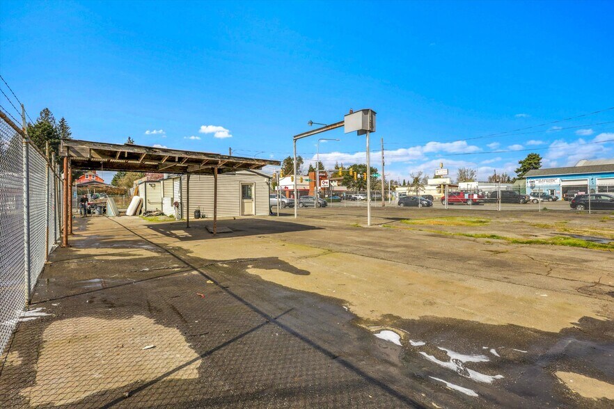 More Photos Of 9808 17th Ave SW, Seattle General Retail For Lease