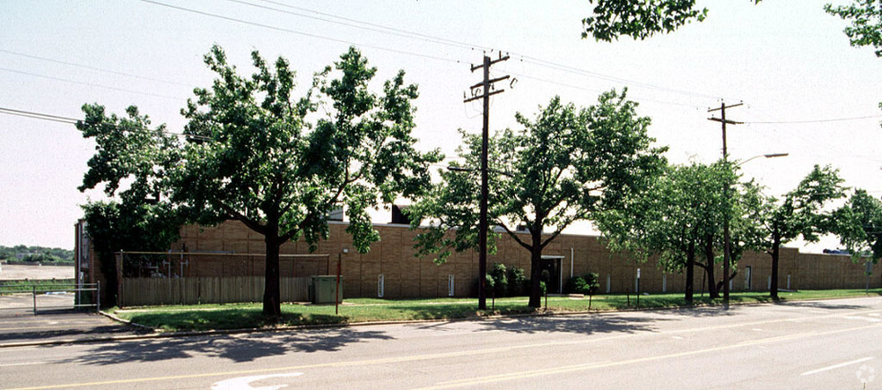 Primary Photo Of 603 Cantiague Rock Rd, Westbury Warehouse For Lease