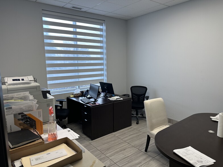 More Photos Of 3809 9th St SE, Calgary Warehouse For Lease