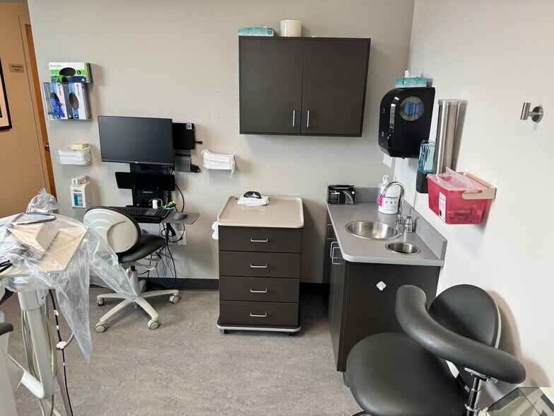 More Photos Of 702 SW Ramsey Ave, Grants Pass Healthcare For Lease
