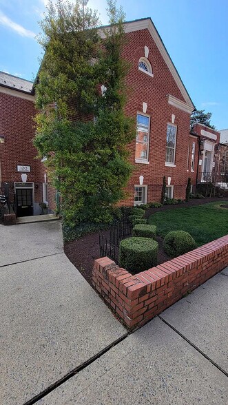 Primary Photo Of 116-120 Record St, Frederick Office Residential For Lease