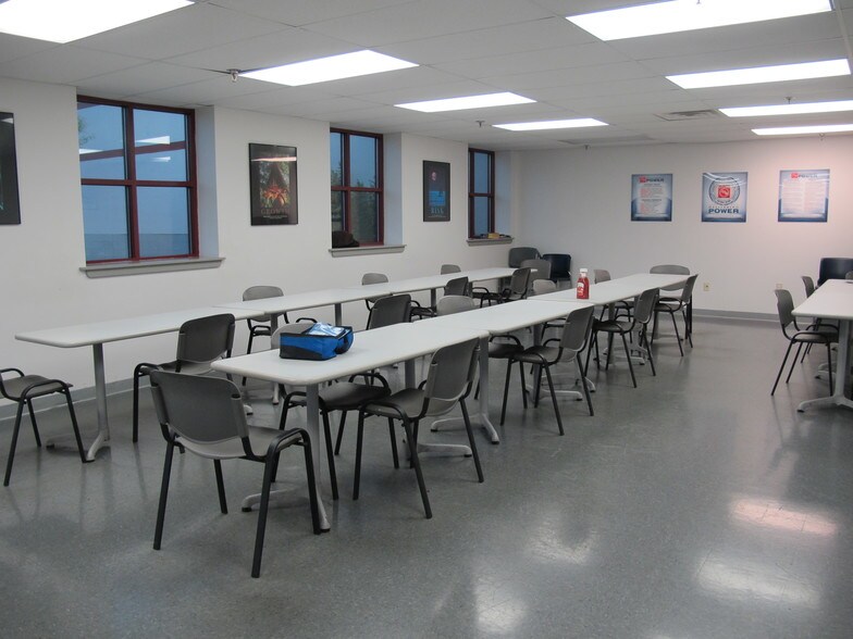 More Photos Of 1828 Freedom Rd, Lancaster Warehouse For Lease