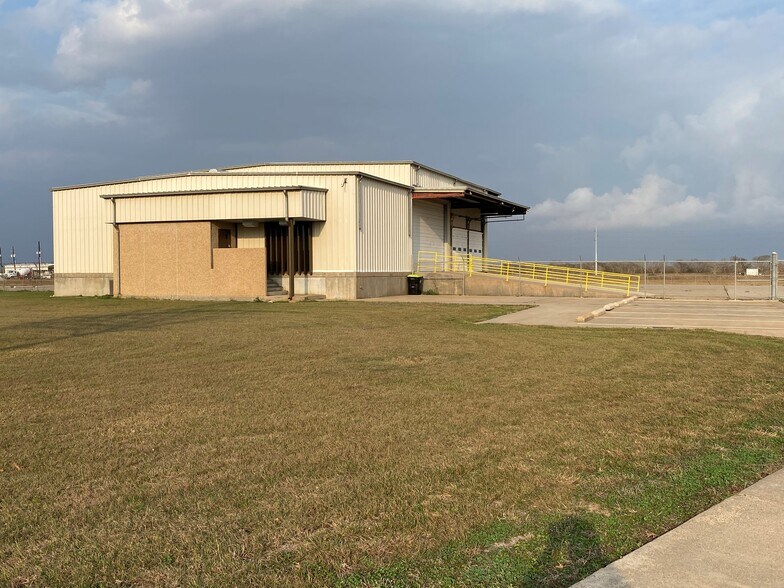 More Photos Of 140 Industrial Park Dr dr, Bay City Industrial For Sale