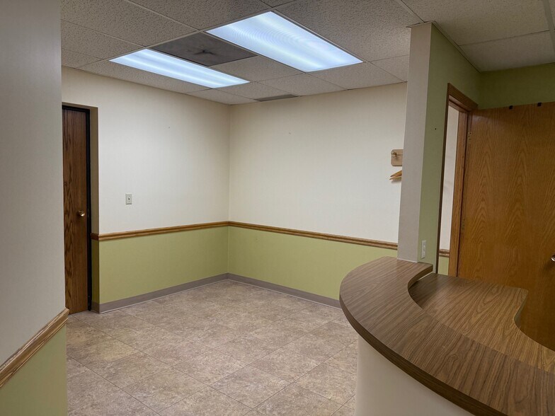 More Photos Of 2535 W Bethany Rd, Sycamore Medical For Lease