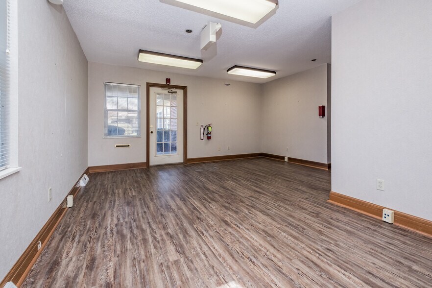 More Photos Of 7222 Day Ave SW, Navarre Medical For Lease