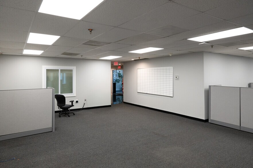 More Photos Of 100 Weymouth St, Rockland Warehouse For Lease