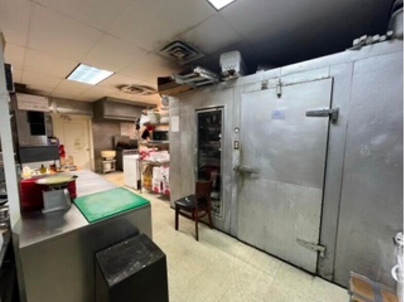 More Photos Of 1902 US Highway 92 W, Auburndale Restaurant For Sale