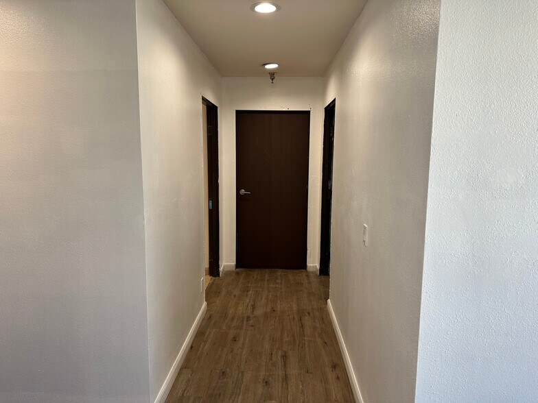 More Photos Of 8000-8010 Wheatland Ave, Sun Valley Manufacturing For Sale