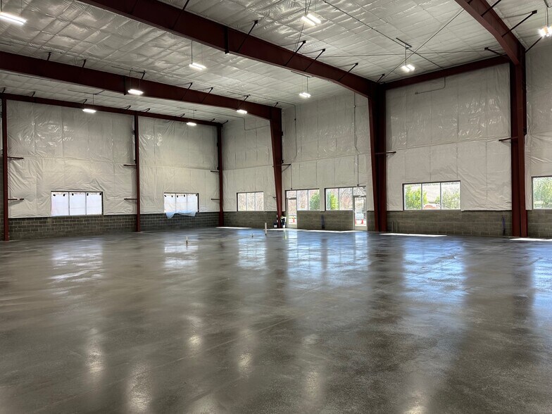 More Photos Of 984 Federal Rd, Brookfield Warehouse For Lease