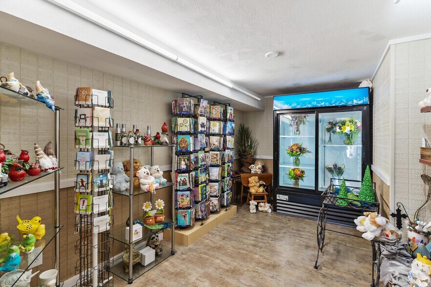 More Photos Of 1024 W Main St, Leesburg Storefront Retail Residential For Sale