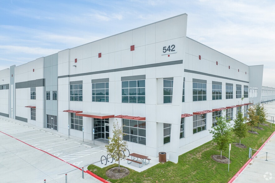 More Photos Of 542 SE Loop 410, San Antonio Warehouse For Lease