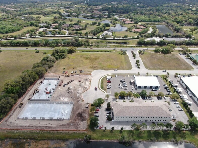 More Photos Of 8250 Vicela Dr, Sarasota Warehouse For Lease