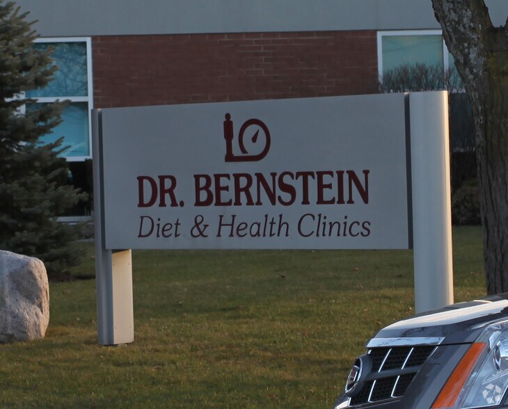 More Photos Of 21 Kern Rd, Toronto Showroom For Sale