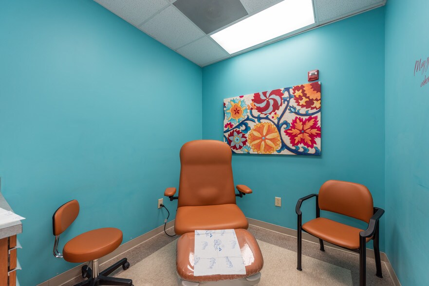 More Photos Of 12070 Old Line Ctr, Waldorf Medical For Lease