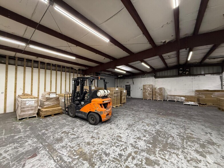 More Photos Of 325 Rand Yard Rd, Sanford Warehouse For Lease