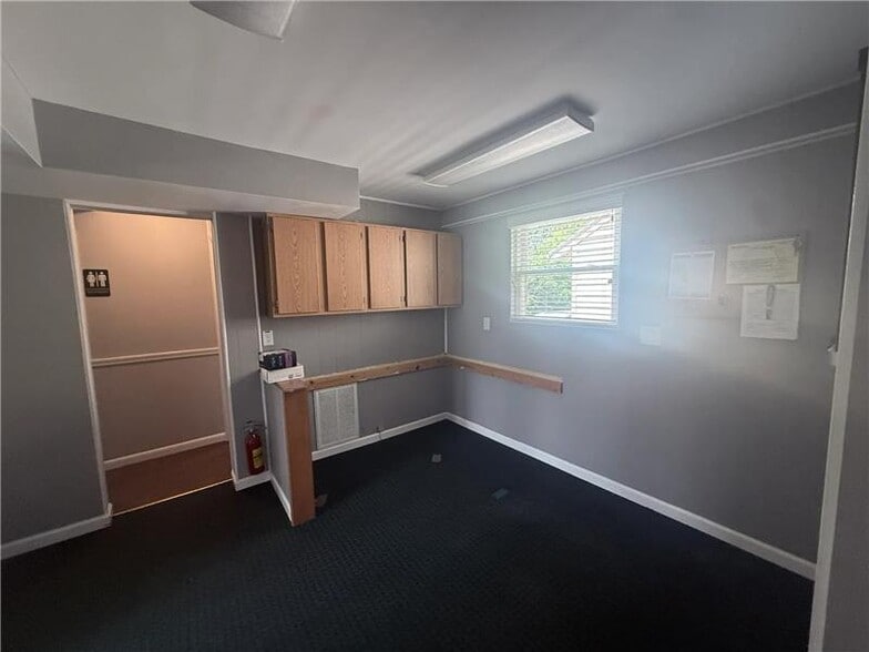 More Photos Of 1598 Union St, Schenectady Office For Lease