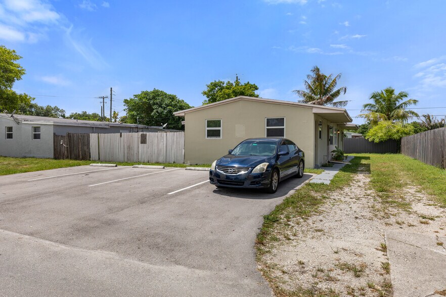 More Photos Of 5521 SW 34th St, Pembroke Park Multifamily For Sale