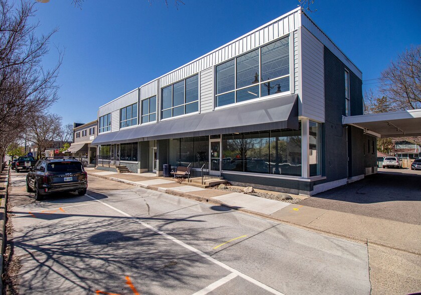 More Photos Of 2533-2537 Far Hills Ave, Oakwood Storefront Retail Office For Lease