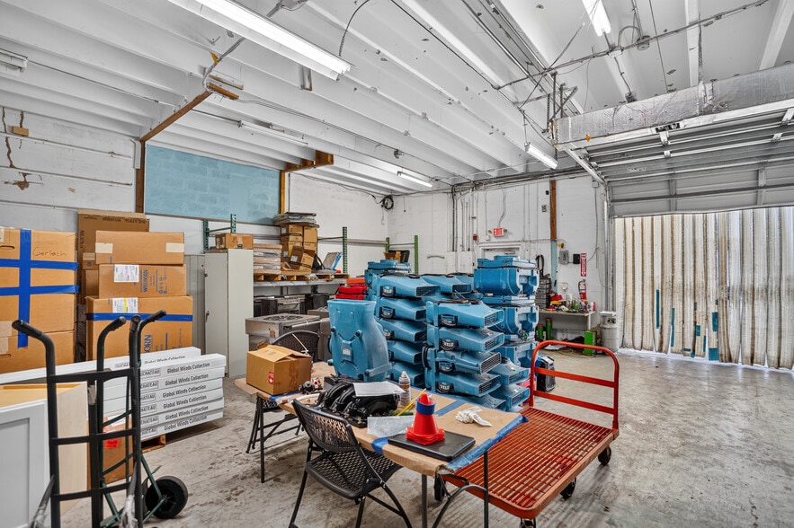 More Photos Of 945 W 15th St, Riviera Beach Warehouse For Sale