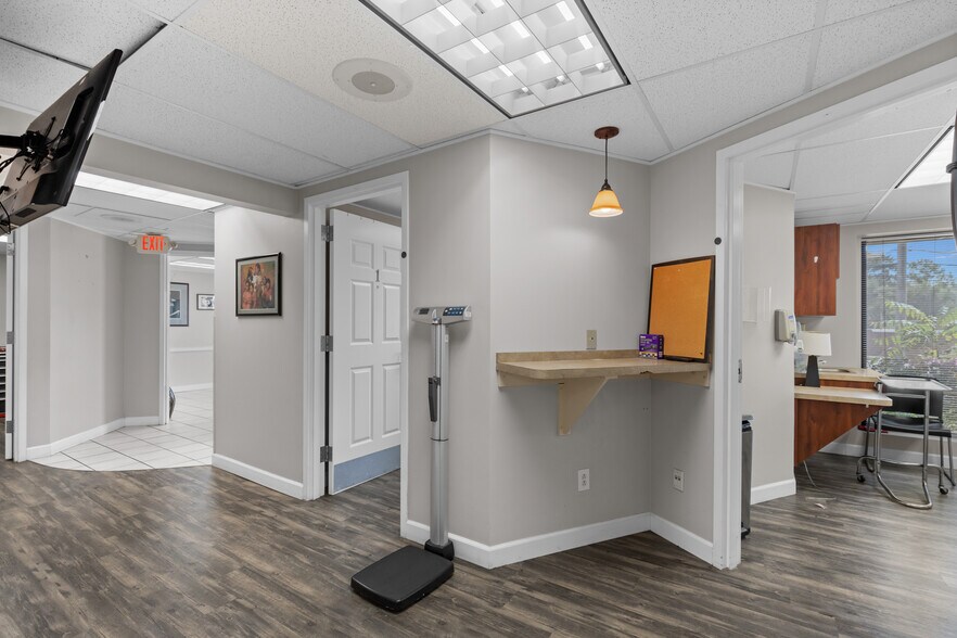 More Photos Of 10131-10137 West Florissant Ave, Saint Louis Office For Sale