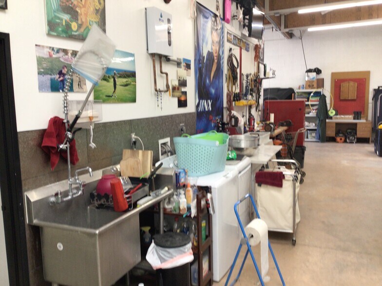 More Photos Of 1689 Production Cir, Jurupa Valley Service For Sale