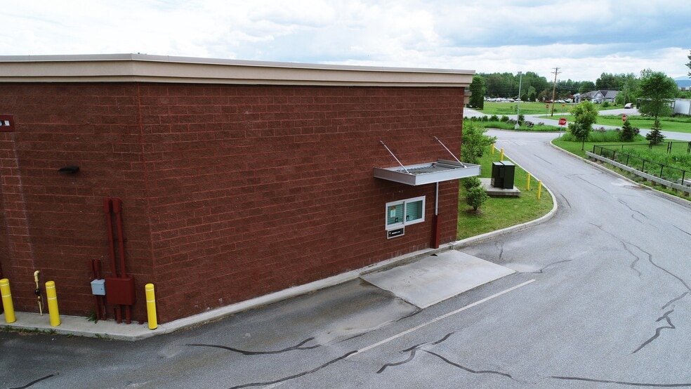 More Photos Of 4730 Us Route 5, Newport Drugstore For Lease