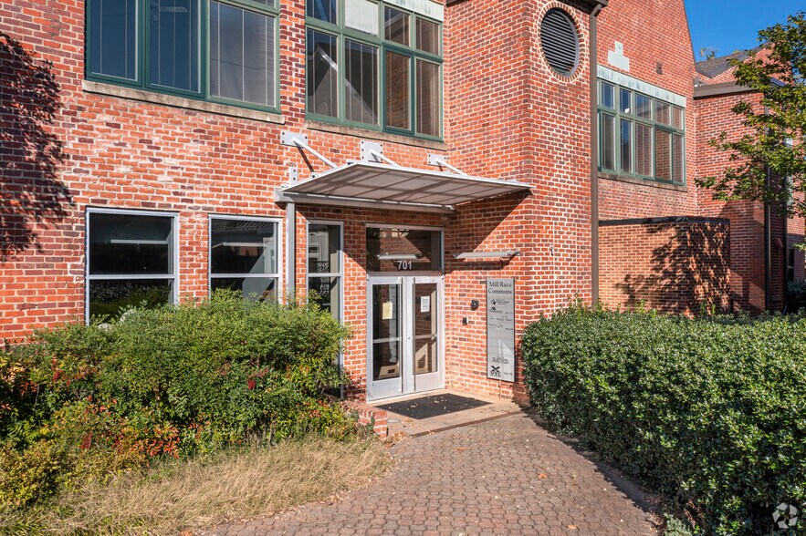 More Photos Of 701 Kenmore Ave, Fredericksburg Office For Lease