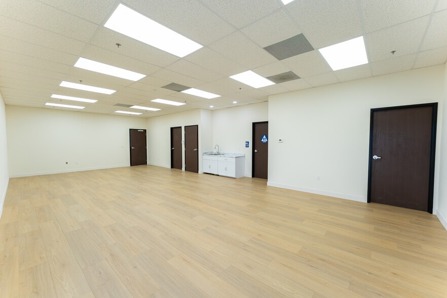 More Photos Of 2728 N Slater Ave, Compton Warehouse For Lease