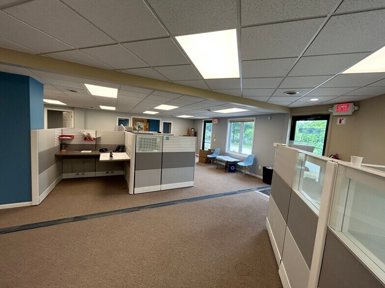 More Photos Of 15045 Dixie Hwy, Holly Coworking Space