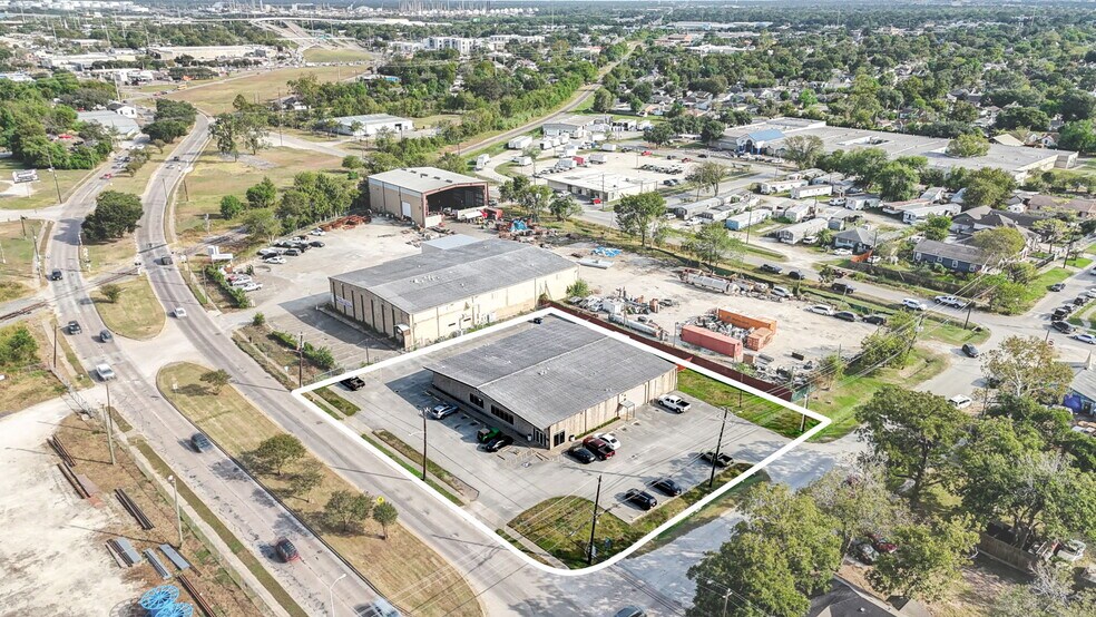 More Photos Of 7510 Lawndale St, Houston Warehouse For Sale