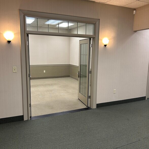 More Photos Of 9-13 Hampden St, Springfield Loft Creative Space For Lease