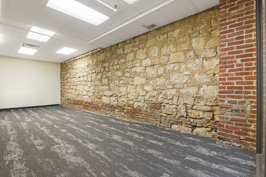 More Photos Of 623 W Main St, Louisville Office For Sale