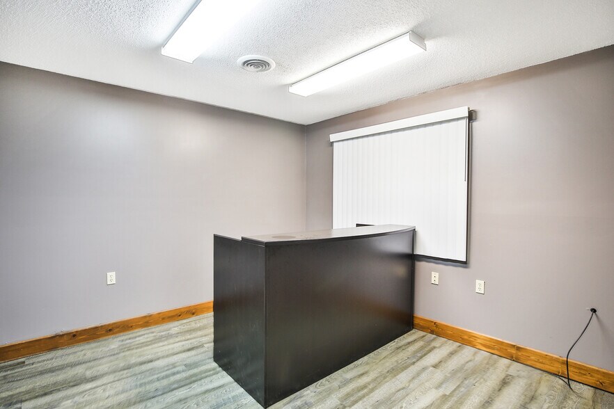 More Photos Of 316 S Highway Ave, Blooming Prairie Light Manufacturing For Sale