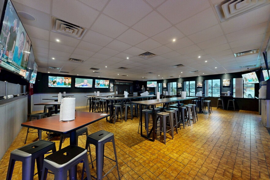 More Photos Of 4946 Rigsby Ave, San Antonio Restaurant For Sale