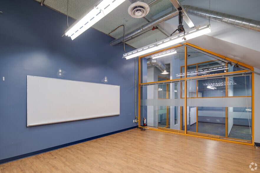 More Photos Of 541-547 Seymour St, Vancouver Storefront Retail Office For Lease