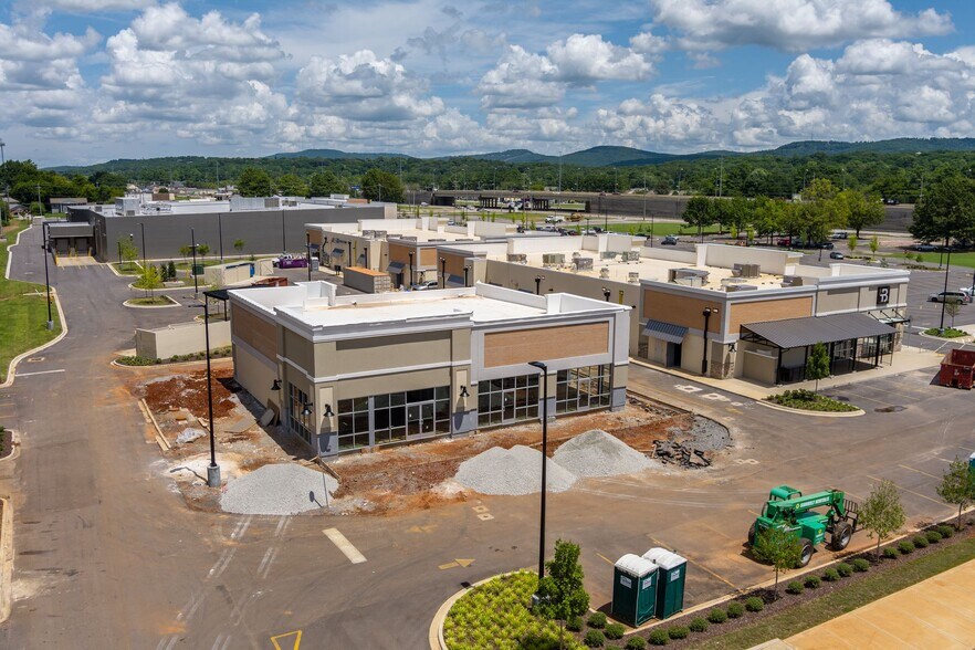 More Photos Of 9032 Memorial Pky SW, Huntsville Unknown For Lease