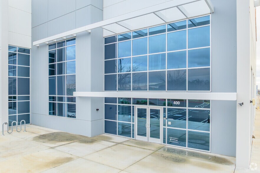 More Photos Of 400 Park Center Dr, Patterson Warehouse For Lease