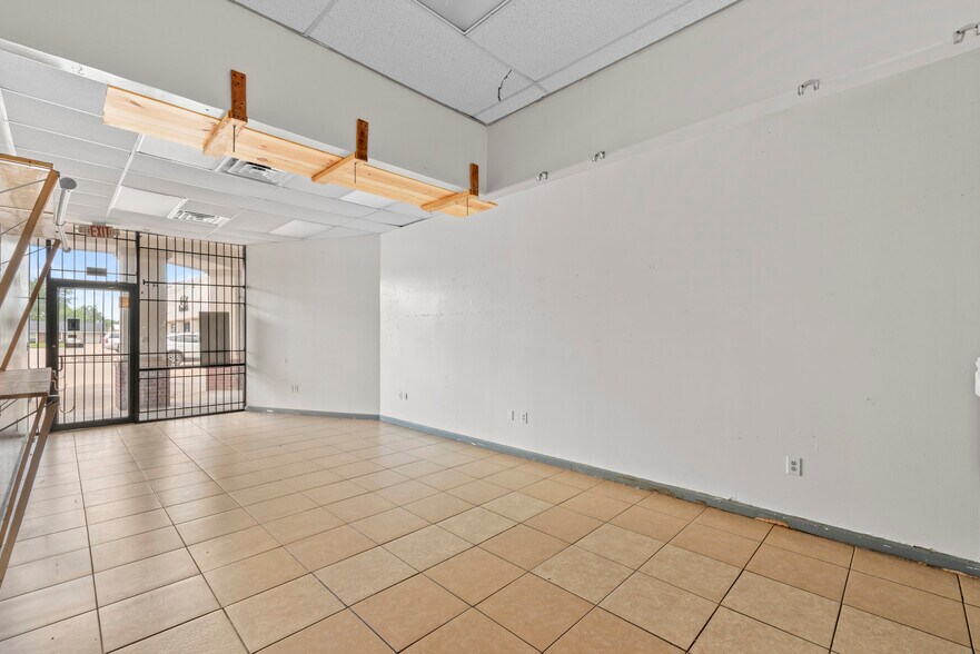 More Photos Of 301 Vista Rd, Pasadena Storefront For Lease