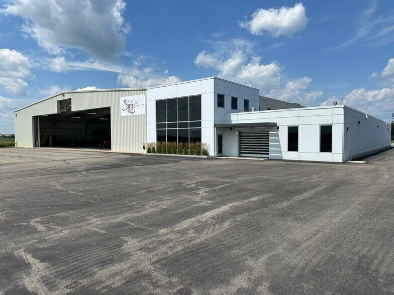 More Photos Of 14895 Pioneer Trail, Eden Prairie Airplane Hangar For Lease