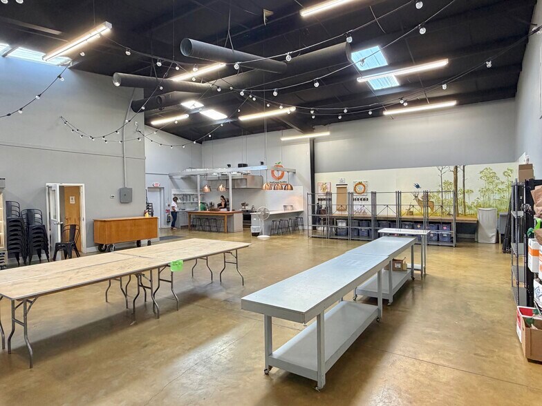 More Photos Of 132 Market St, Santa Rosa Beach Warehouse For Sale