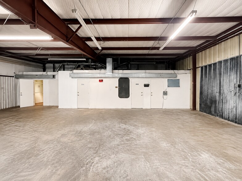 More Photos Of 8635 E Mt Houston Rd, Houston Warehouse For Lease